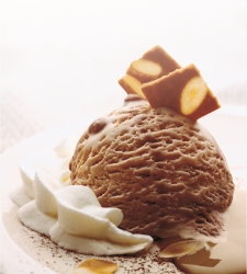 Dessert Glacé sucér au cacao avec paillettes
